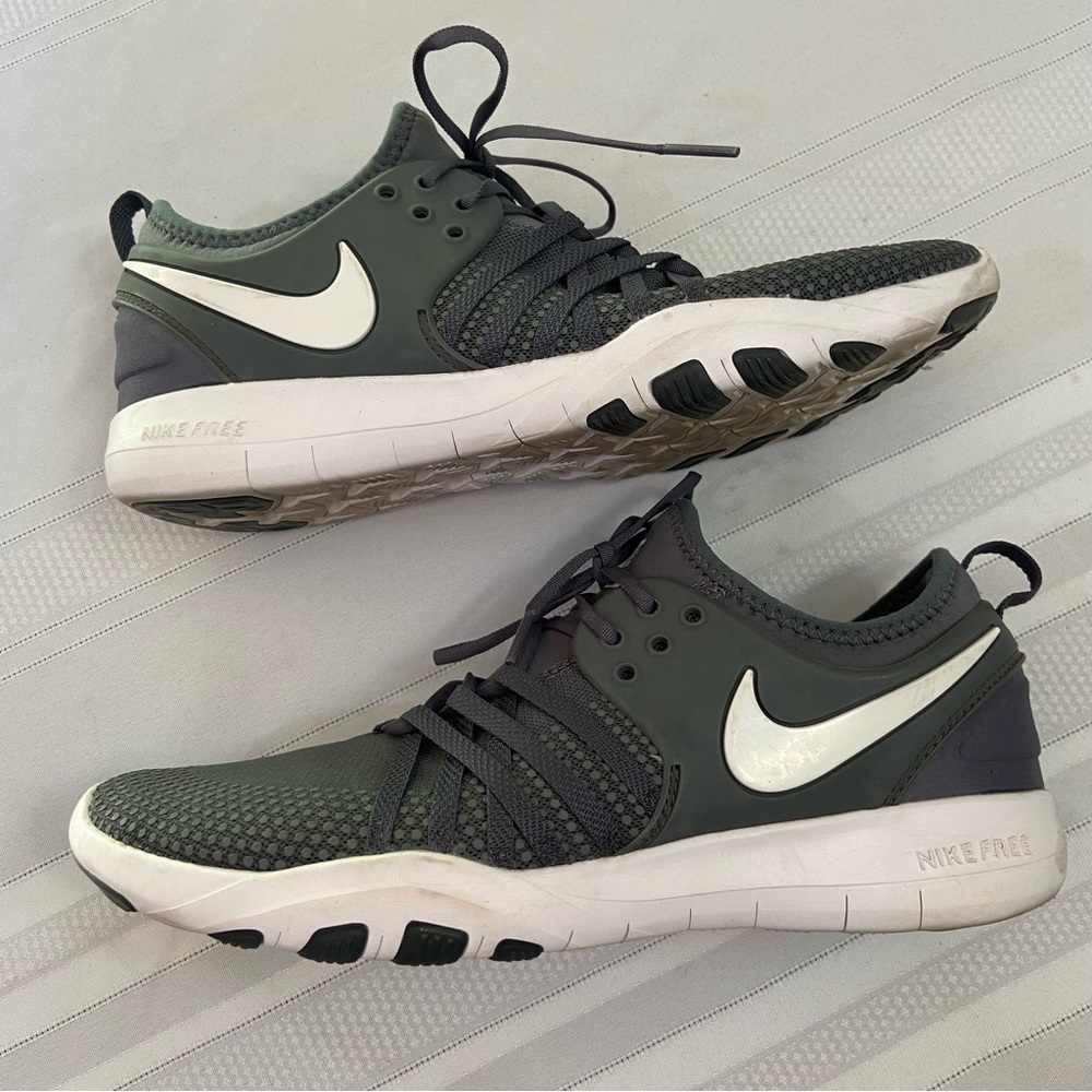 Nike Womens Grey Running / Athletic Shoes Lightly worn - size 8.5